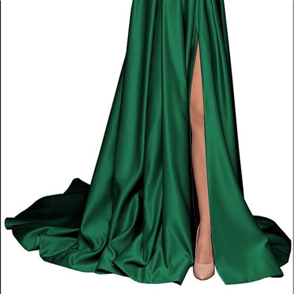 Emerald green gown - Picture 2 of 2